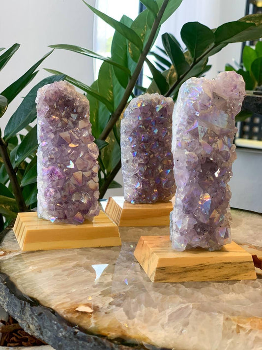 Drusa Titânio Lavanda na Base Madeira Pequena