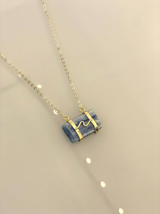 Colar Longo Cianita Azul Banhado Prata