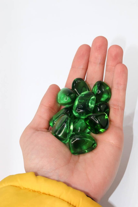 Pedra Obsidiana Verde Rolada 12 a 15 gramas