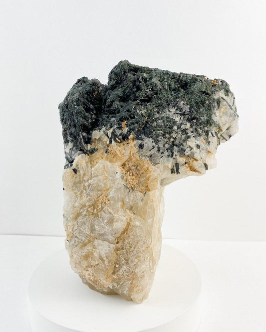 Pedra Turmalina Verde no Quartzo bruto 3,000kg