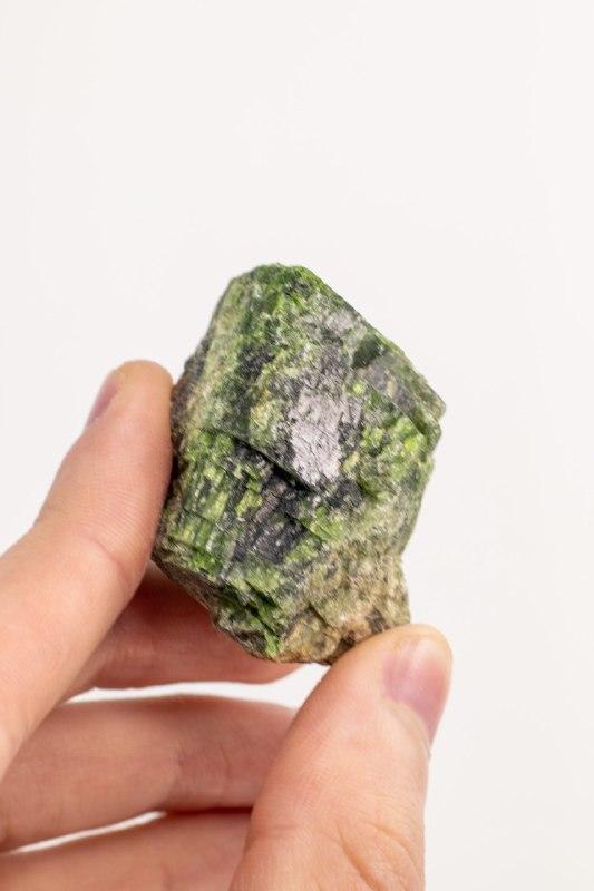 Pedra Diopsídio Bruto 30 a 43 gramas