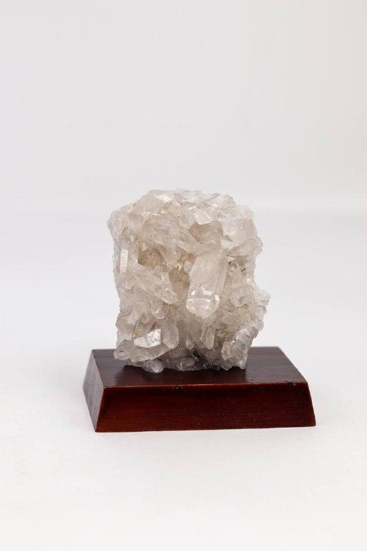 Drusa de Cristal na Base de Madeira Marrom 60 a 90 gramas