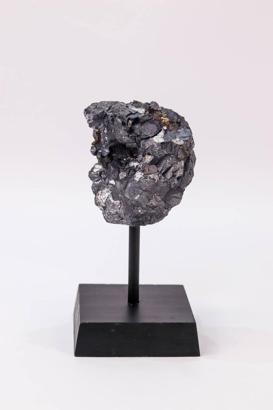 Pedra Galena na Base de Madeira Preta 708 gramas