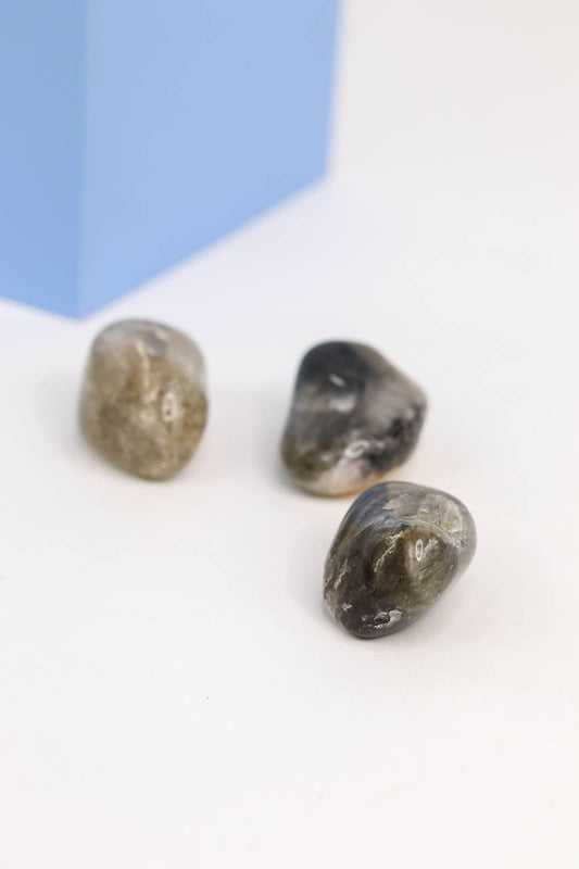 Pedra de Quartzo com Turmalina Verde Rolado 12 a 17 gramas