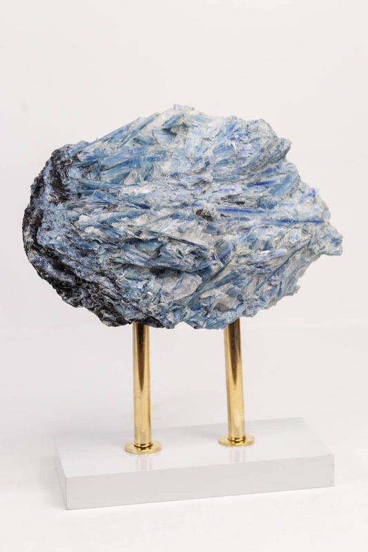 Pedra Cianita Azul Paraíba na Base de Madeira Branca 1,614 Kg