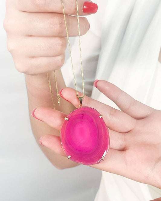 Colar Chapa de Ágata Rosa com Garra Banhado Ouro