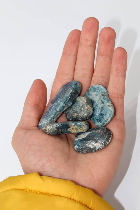 Pedra Cianita Azul Rolada  22 a 30 gramas