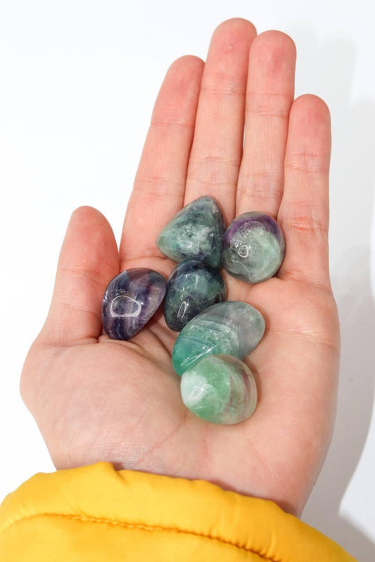 Pedra Fluorita Multicolorida Rolada 16 a 21 gramas