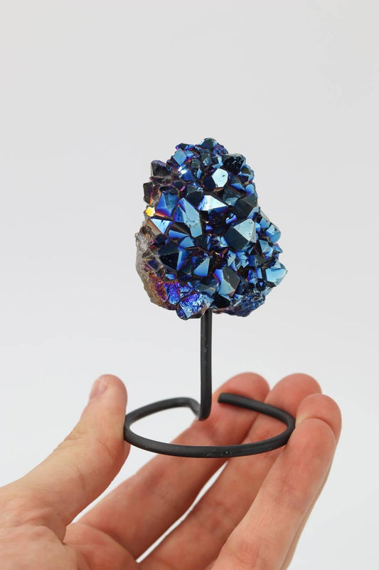 Drusa Quartzo Titânio Blue na Base Metal Preta 80 a 85 gramas