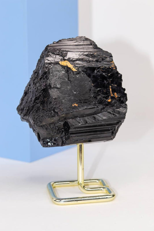 Pedra Turmalina Preta Bruta de Metal Dourada 906 gramas