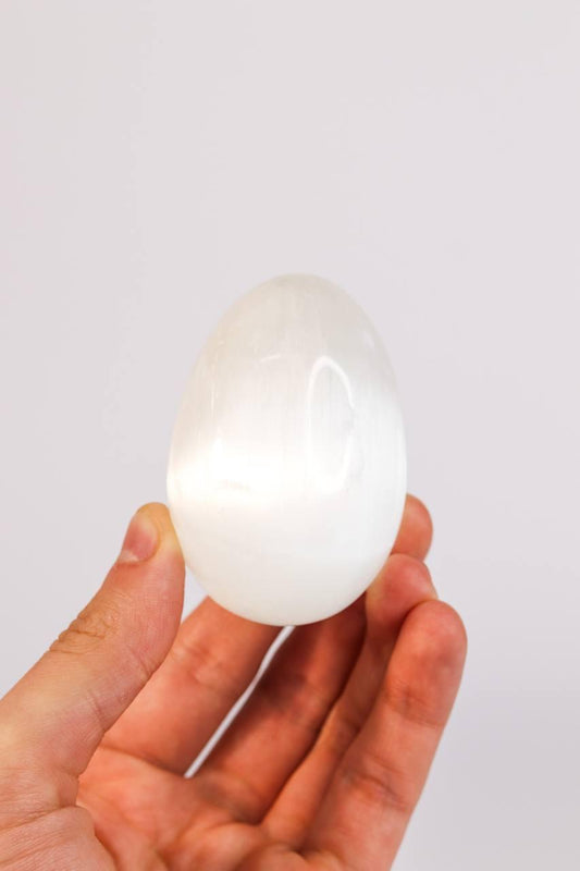 Ovo Selenita branca 7 cm  aproximadamente
