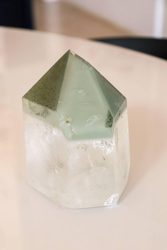 Ponta Polida Cristal Quartzo com Clorita Fantasma 1,050 Kg