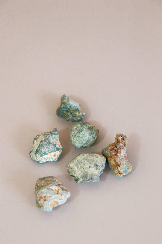 Pedra Turquesa Natural Bruta 10 a 16 gramas