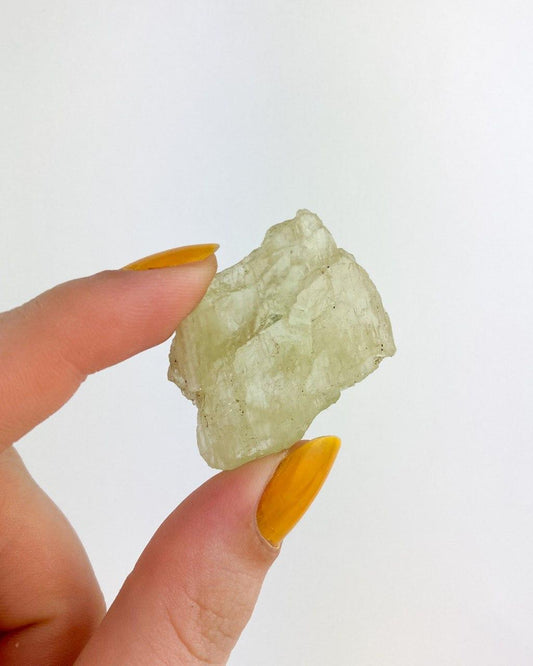 Pedra Hidenita Kunzita Verde Bruta 10 a 16 gramas