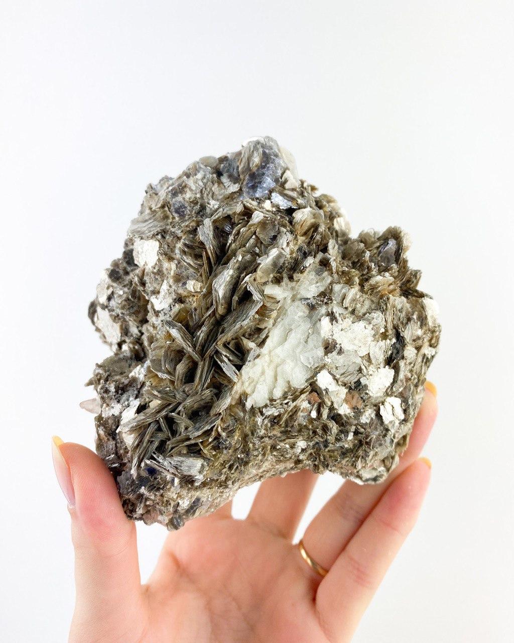 Pedra Mica Cinza Bruta 740 a 790 gramas aprox.