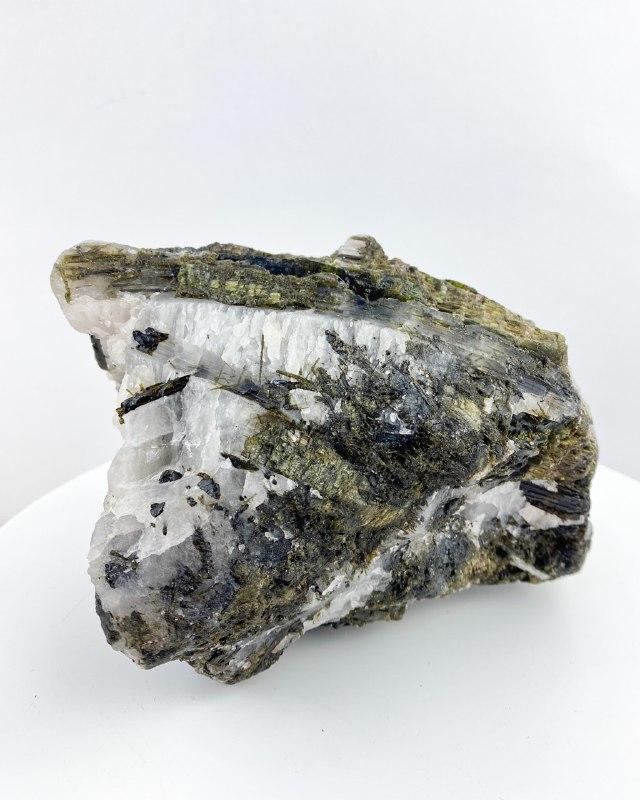 Pedra Turmalina verde na Matriz bruta 1,906kg