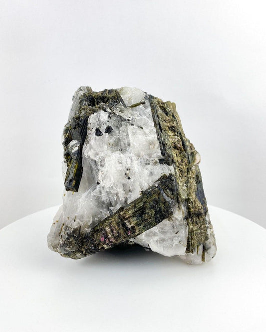 Pedra Turmalina verde na Matriz bruta 1,906kg