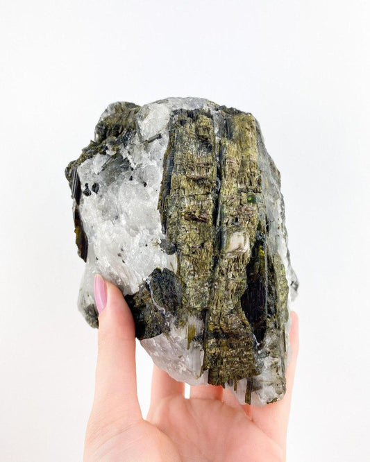 Pedra Turmalina verde na Matriz bruta 1,906kg