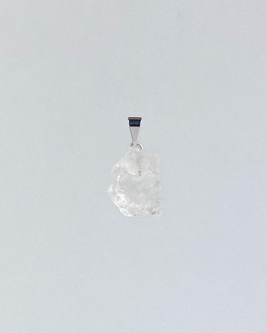 Pingente Cristal de Quartzo bruto Banhado Prata