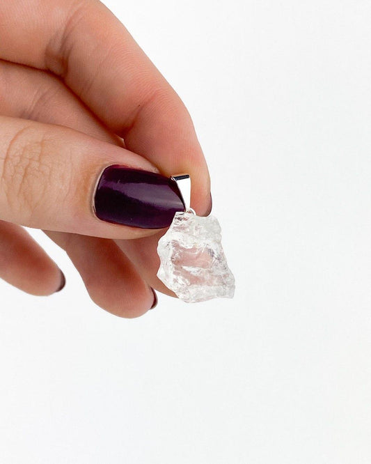 Pingente Cristal de Quartzo bruto Banhado Prata