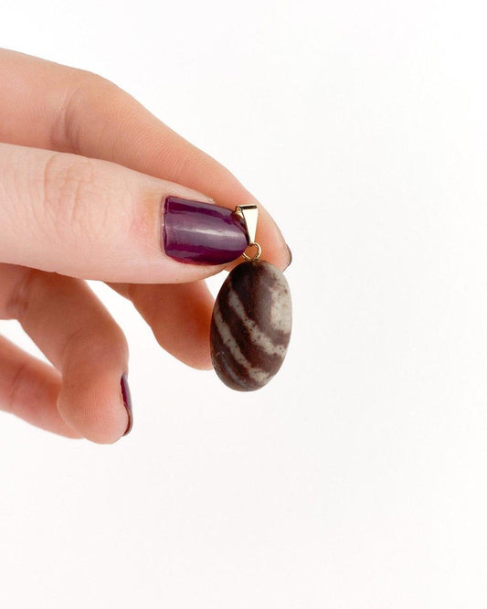 Pingente Shiva Lingam forma oval com pino Banhado Ouro