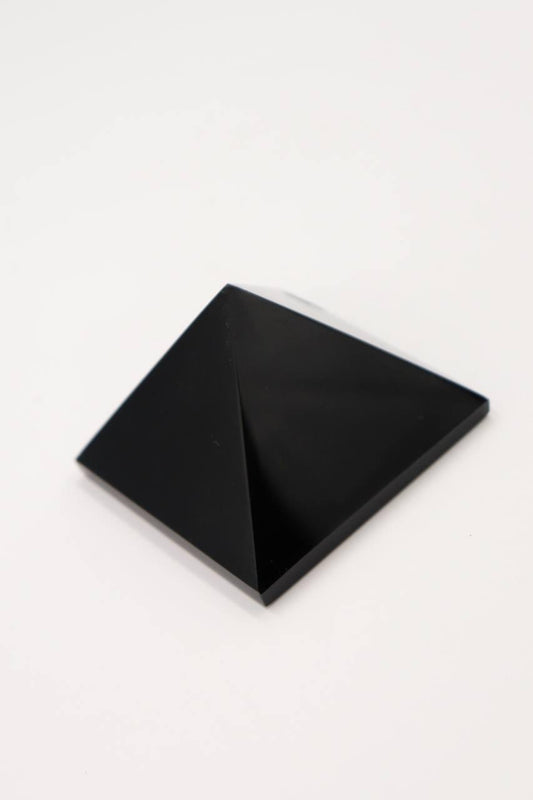 Pirâmide Obsidiana Preta 120 a 143 gramas aprox.