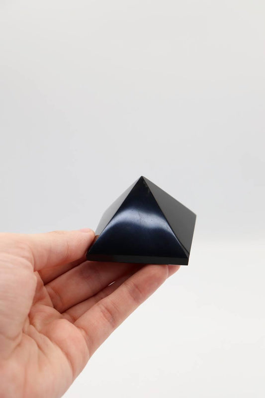 Pirâmide Obsidiana Preta 120 a 143 gramas aprox.