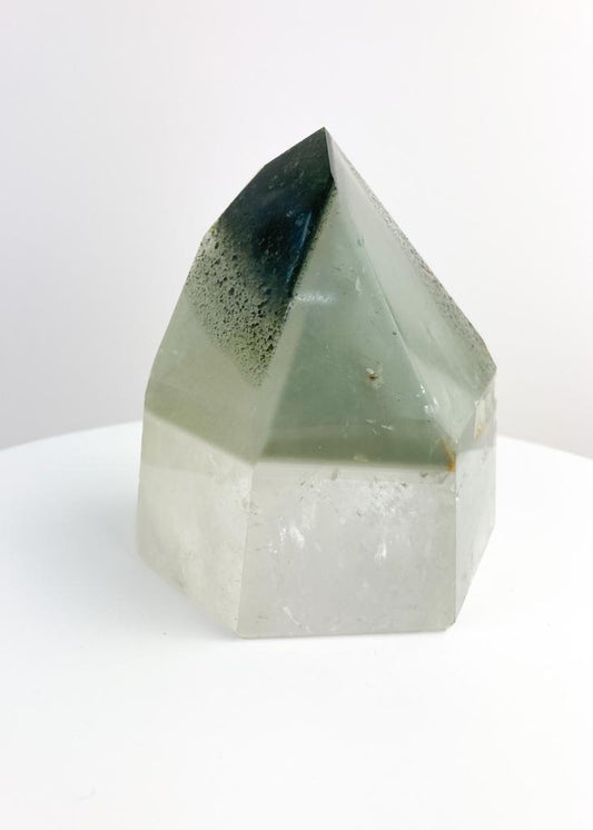 Ponta Polida Cristal Quartzo com Clorita Fantasma 835 gramas
