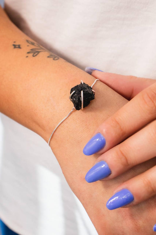 Pulseira Turmalina Preta com Garra Bruta Banhado Prata