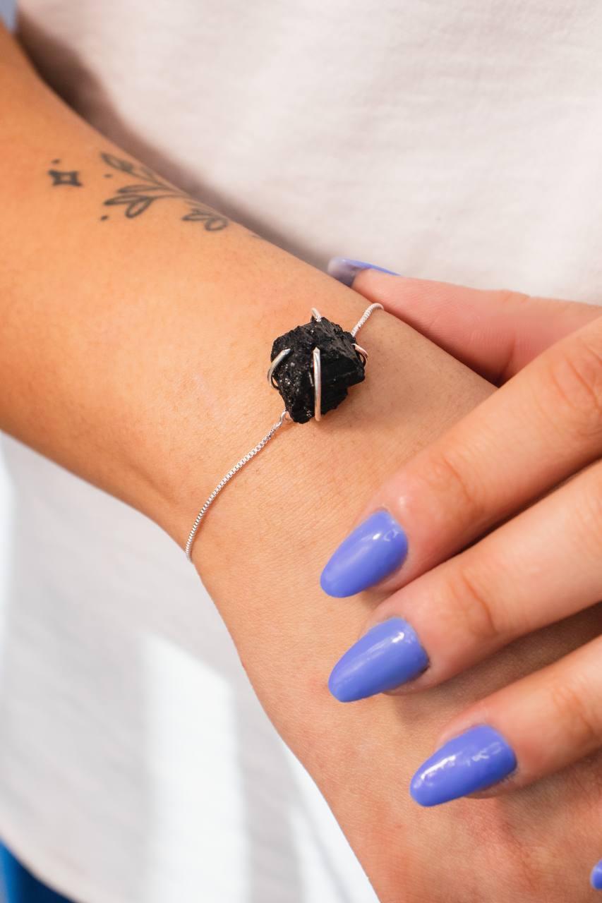 Pulseira Turmalina Preta com Garra Bruta Banhado Prata