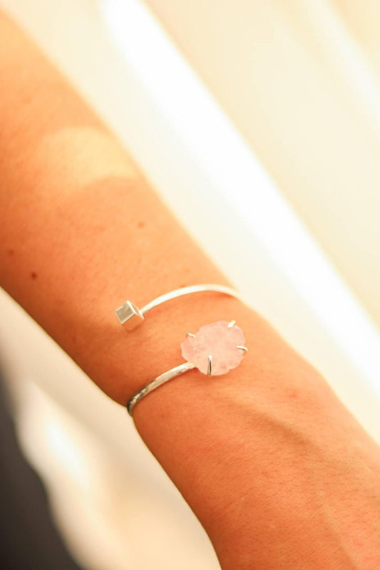 Bracelete Quartzo Rosa Cubo Banho Prata