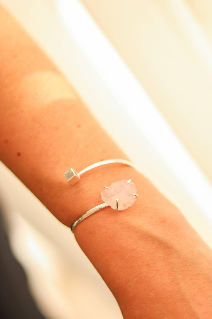 Bracelete Quartzo Rosa Cubo Banho Prata