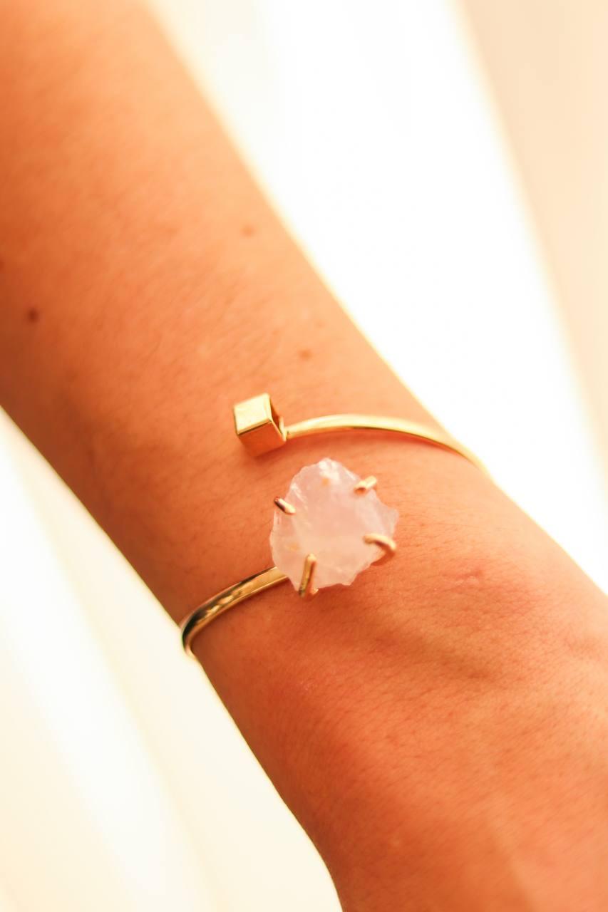Bracelete Quartzo Rosa Cubo Banho Ouro