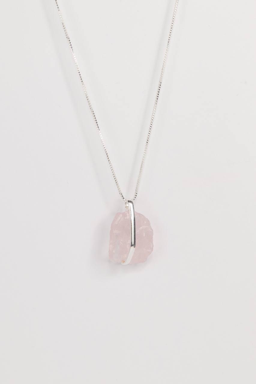 Colar Longo Quartzo Rosa Abraço Banho Prata