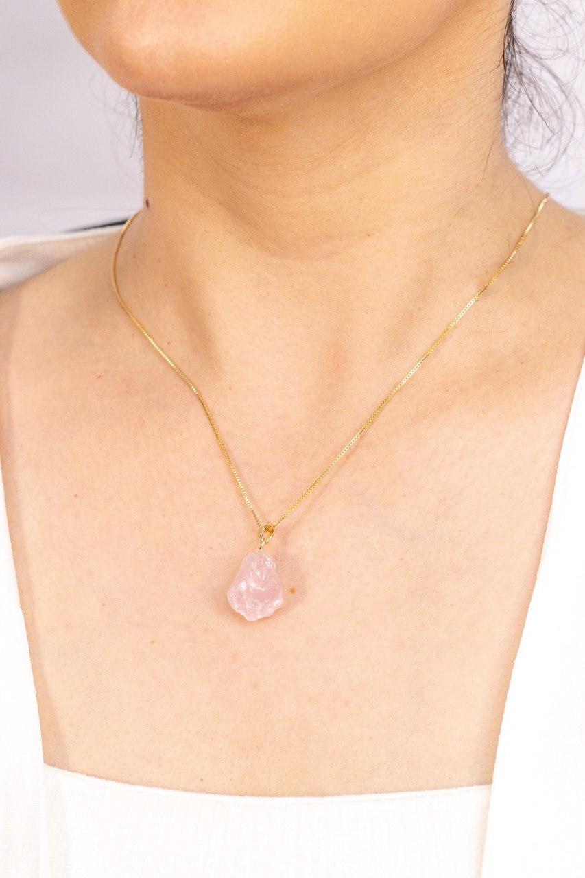 Pingente Quartzo rosa bruto banho ouro