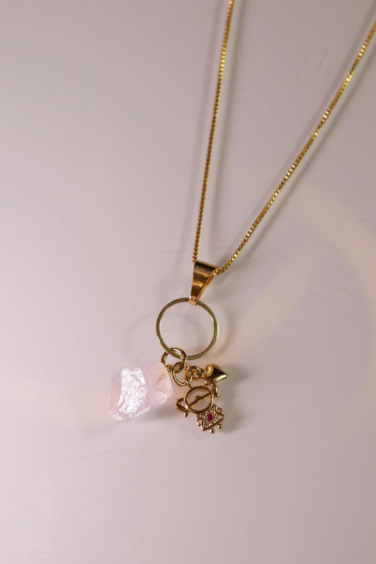 Colar Amor de Mãe com Menina e Quartzo Rosa Banho Ouro