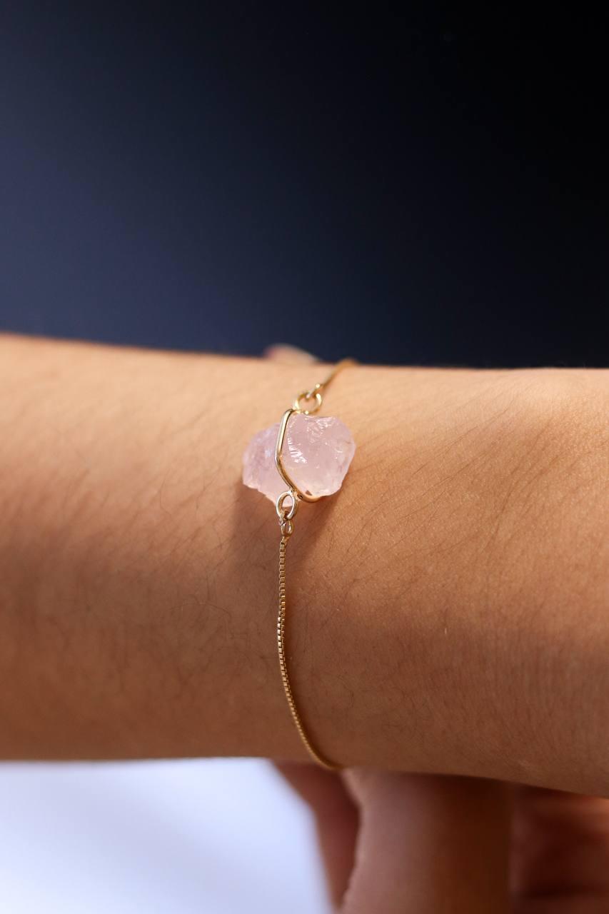 Pulseira Quartzo Rosa Abraço Banho Ouro