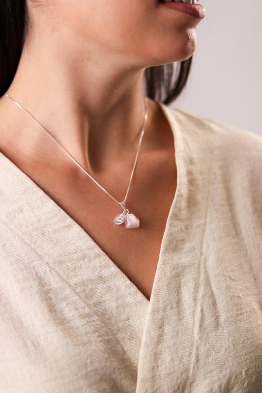 Colar Signo Libra - Pedra Quartzo Rosa Bruto banhado Prata