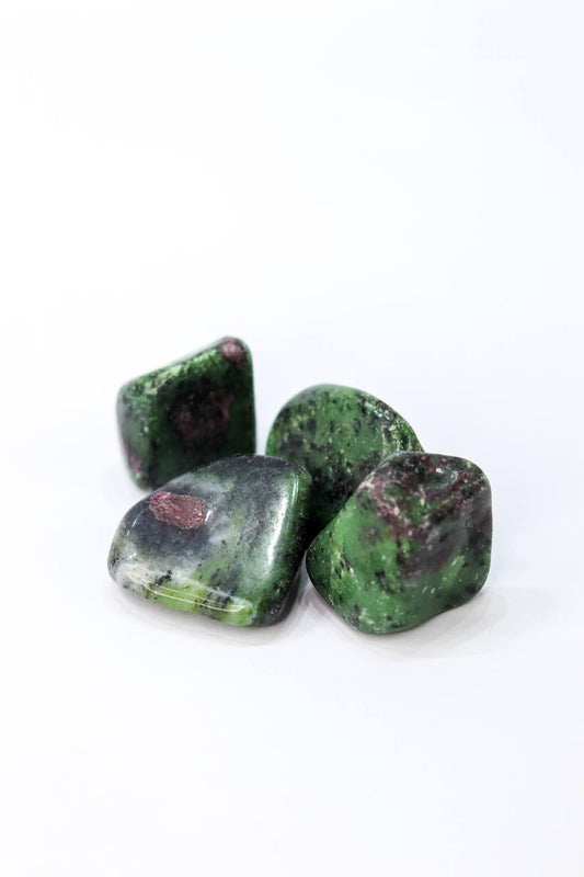 Pedra Rubi Zoisita Rolado 62 a 74 gramas