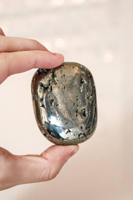 Pedra Pirita Polida Forma Sabonete entre 216 a 242 gramas