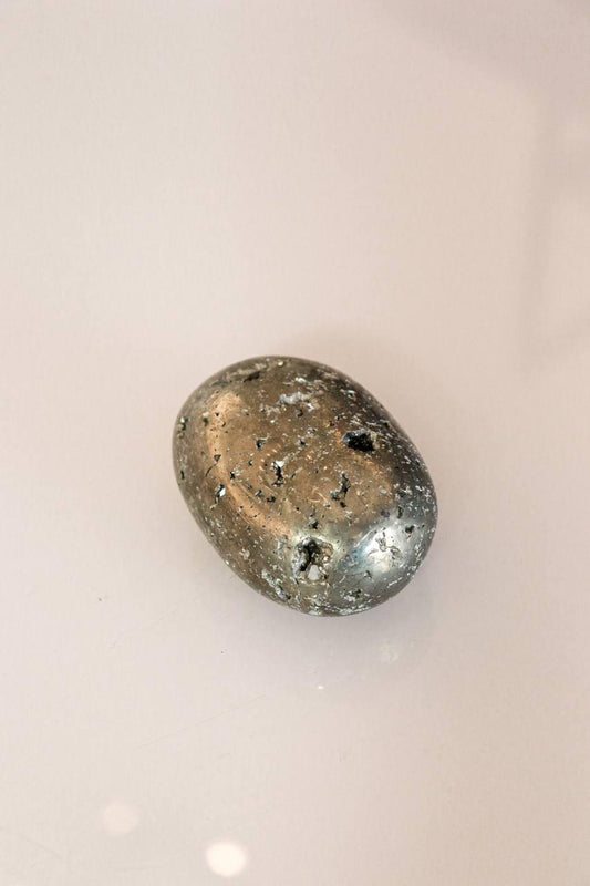 Pedra Pirita Polida Forma Sabonete entre 216 a 242 gramas