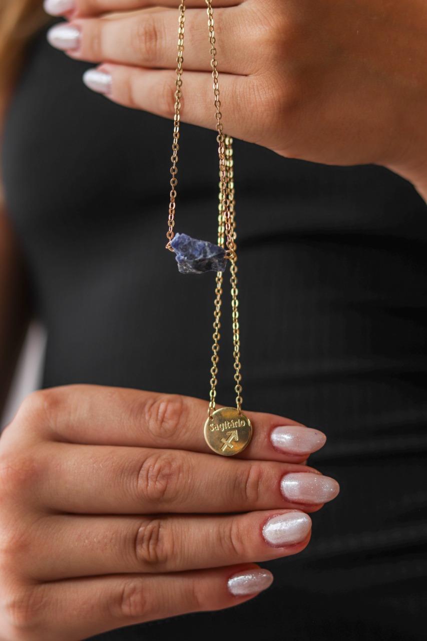 Escapulário Signo Sagitário - Pedra Sodalita Bruta banhado Ouro