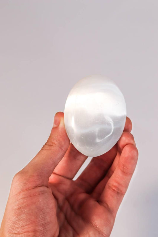 Pedra Selenita Branca Forma Sabonete 6 cm aproximadamente