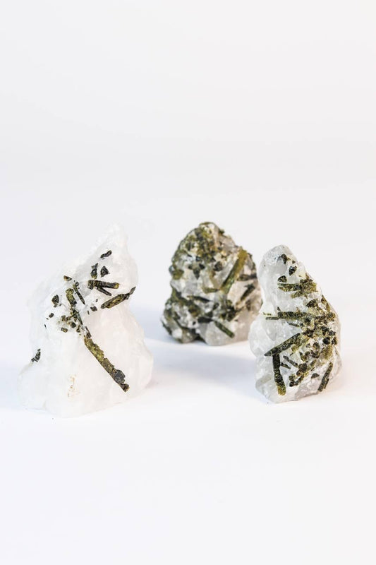 Pedra Turmalina Verde no Quartzo 89 a 107 gramas