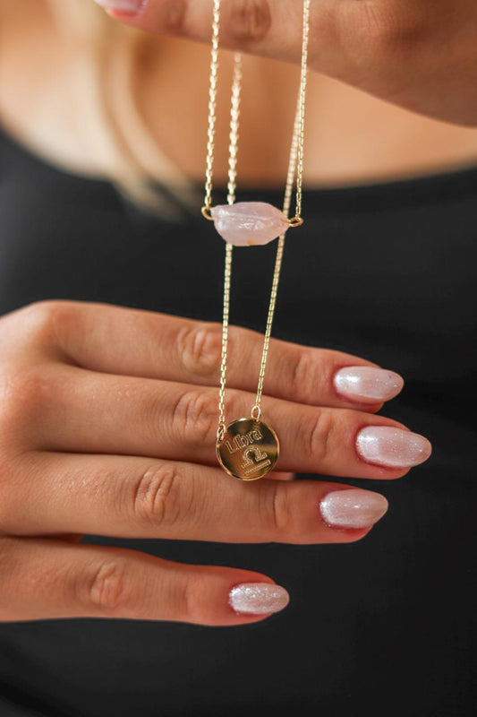 Escapulário Signo Libra - Pedra Quartzo Rosa Bruto banhado Ouro