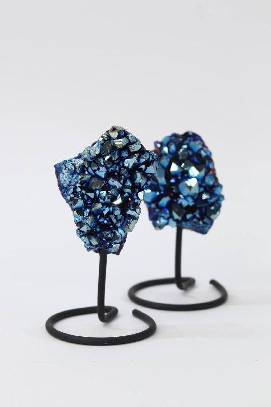 Drusa Quartzo Titânio Blue na Base Metal Preta 80 a 85 gramas