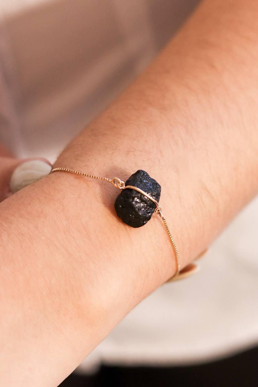 Pulseira Turmalina Preta Abraço Banho Ouro