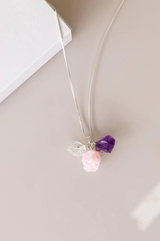 Colar Kit Tríade dos Cristais Banho Prata (Ametista/Cristal/Quartzo Rosa)