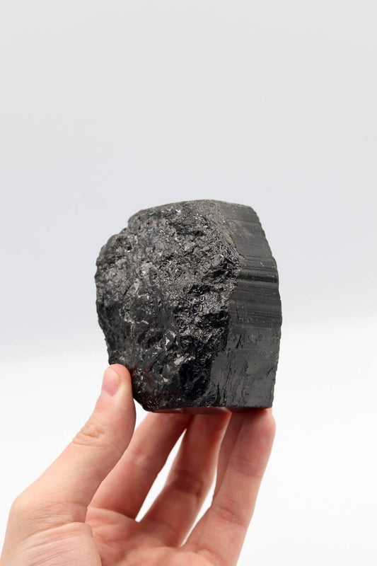 Pedra Turmalina Negra Bruta 695 gramas aprox.