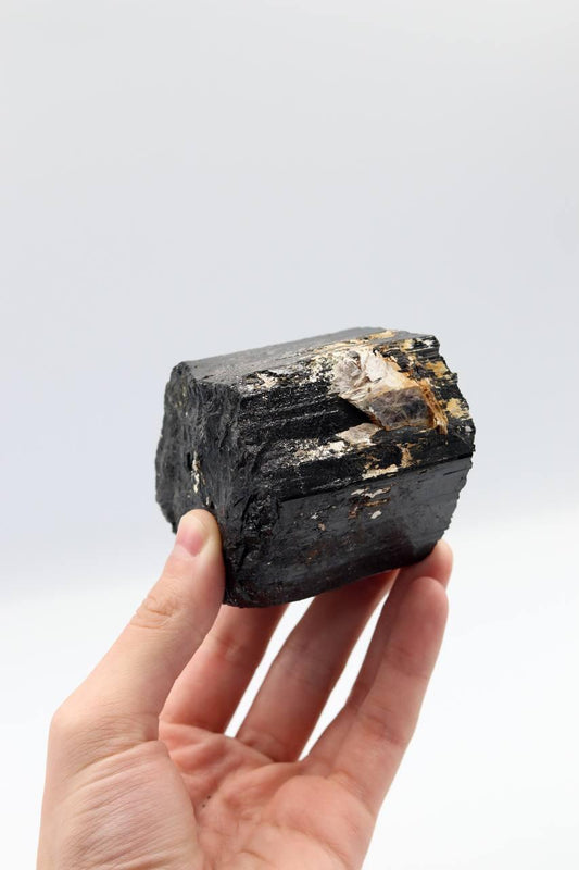 Pedra Turmalina Preta Bruta 600 a 637 gramas aprox.